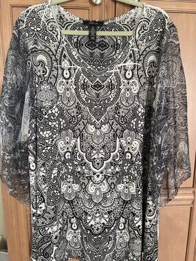 Women's Black & White Tunic Blouse